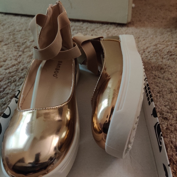 Shoes - Picture 5 of 5